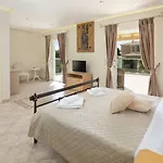 Erato With Private Swimming Pool