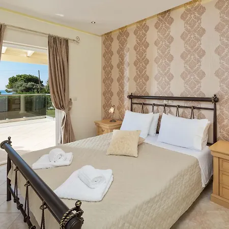 Erato With Private Swimming Pool فيلة *