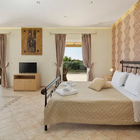 فيلة Erato With Private Swimming Pool *