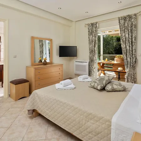 فيلة Erato With Private Swimming Pool *
