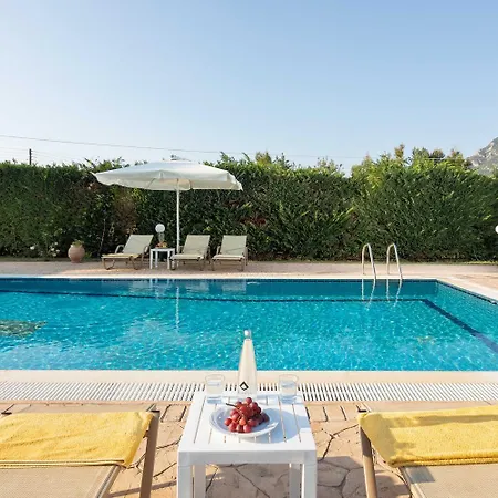 Erato With Private Swimming Pool فيلة *