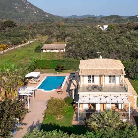 فيلة Erato With Private Swimming Pool *