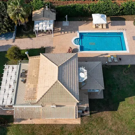 Erato With Private Swimming Pool فيلة Halikounas