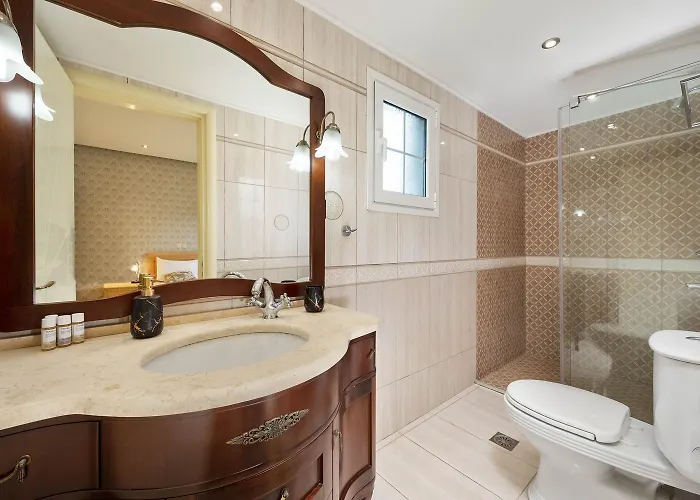 Erato With Private Swimming Pool *