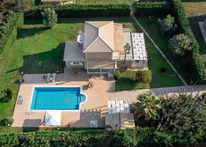 Erato With Private Swimming Pool Chalikounas