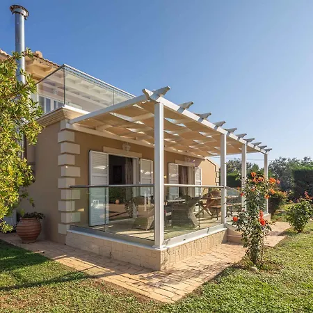Erato With Private Swimming Pool