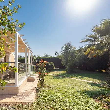 Erato With Private Swimming Pool Halikounas