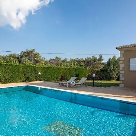 Erato With Private Swimming Pool *