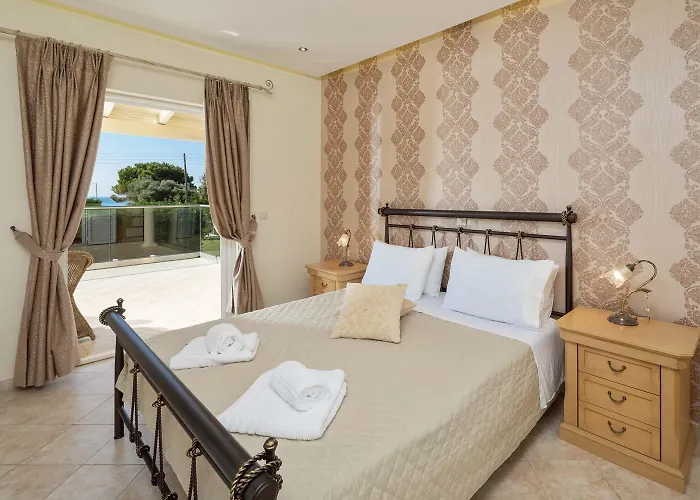 Erato With Private Swimming Pool فيلة *