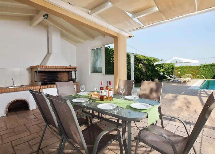 Erato With Private Swimming Pool