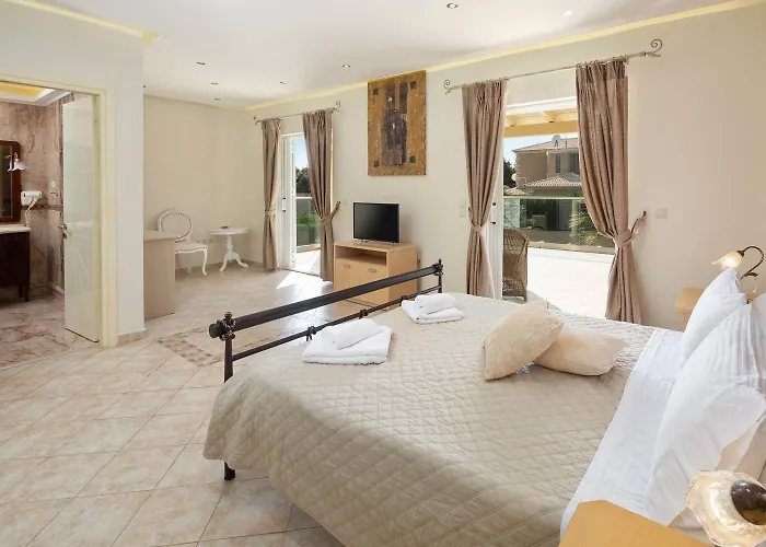 Erato With Private Swimming Pool