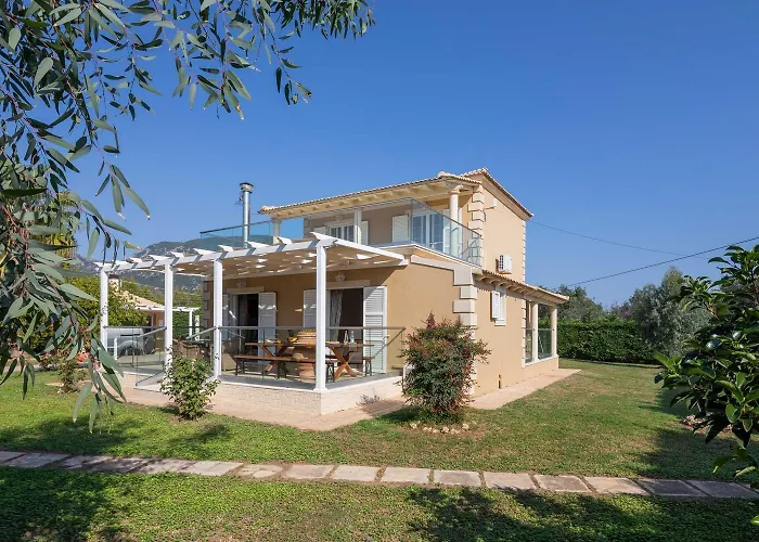 Erato With Private Swimming Pool فيلة *