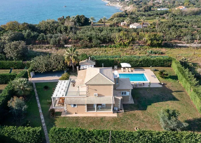 Erato With Private Swimming Pool فيلة *