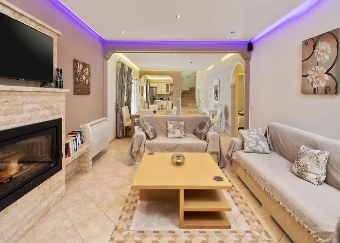 فيلة Erato With Private Swimming Pool Halikounas