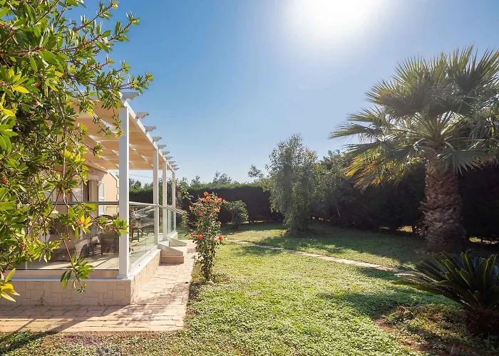 Erato With Private Swimming Pool Halikounas