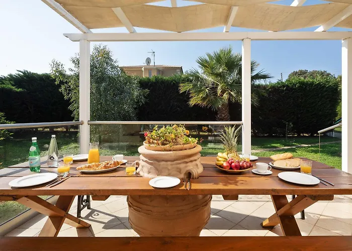 Erato With Private Swimming Pool