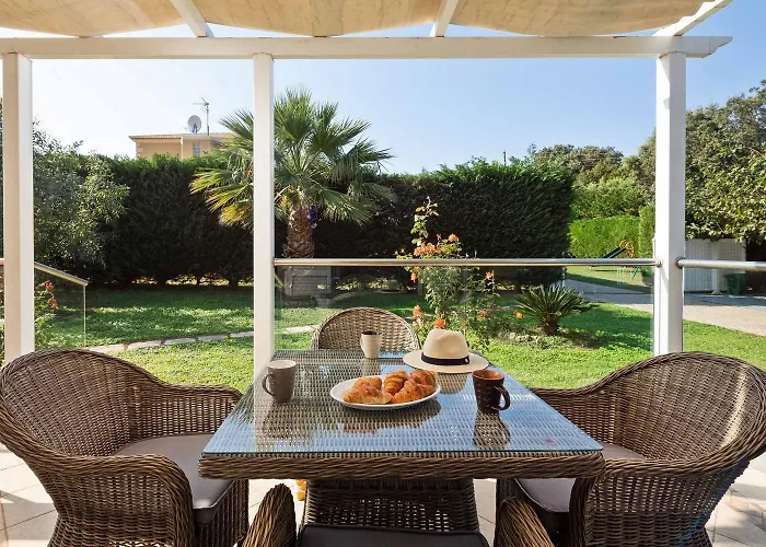 فيلة Erato With Private Swimming Pool Halikounas