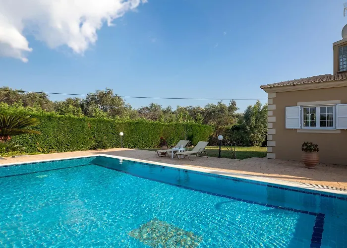 Erato With Private Swimming Pool *