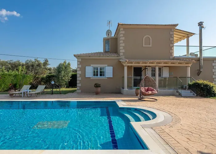 Erato With Private Swimming Pool