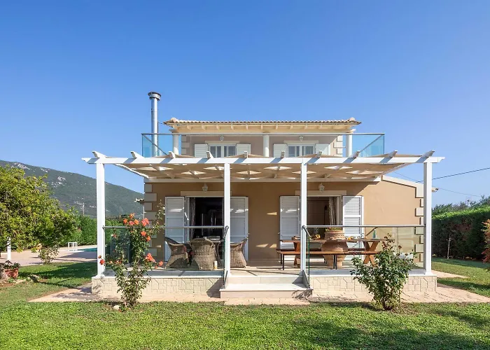 Erato With Private Swimming Pool فيلة