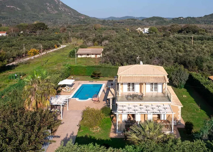 فيلة Erato With Private Swimming Pool *