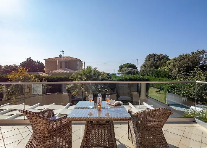 فيلة Erato With Private Swimming Pool Halikounas