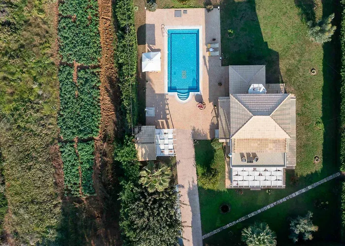 Erato With Private Swimming Pool *