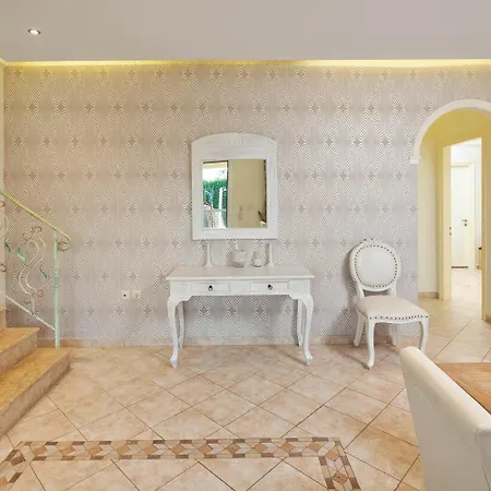 Erato With Private Swimming Pool Villa