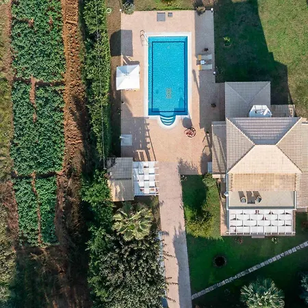 Erato With Private Swimming Pool *