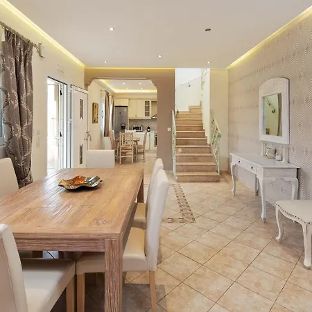 Erato With Private Swimming Pool